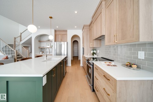 82 Chelles Wynd, St. Albert, AB - Indoor Photo Showing Kitchen With Upgraded Kitchen