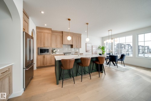 82 Chelles Wynd, St. Albert, AB - Indoor Photo Showing Kitchen With Upgraded Kitchen