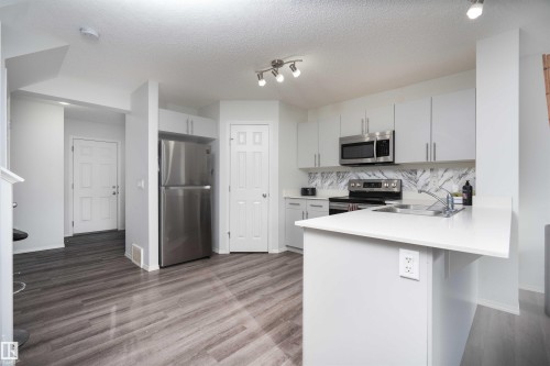 3099 Checknita Way, Edmonton, AB - Indoor Photo Showing Kitchen