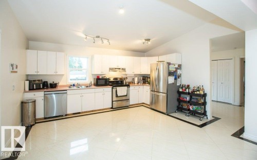 5104 - 49 Avenue, Busby, AB - Indoor Photo Showing Kitchen