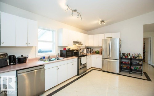 5104 - 49 Avenue, Busby, AB - Indoor Photo Showing Kitchen With Double Sink