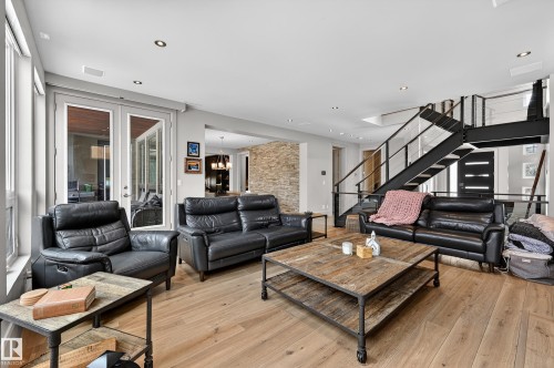14374 Park Drive, Edmonton, AB - Indoor Photo Showing Living Room