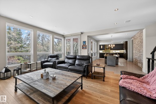 14374 Park Drive, Edmonton, AB - Indoor Photo Showing Living Room