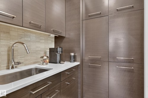 14374 Park Drive, Edmonton, AB - Indoor Photo Showing Kitchen With Upgraded Kitchen