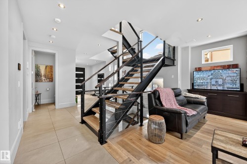 14374 Park Drive, Edmonton, AB - Indoor Photo Showing Other Room