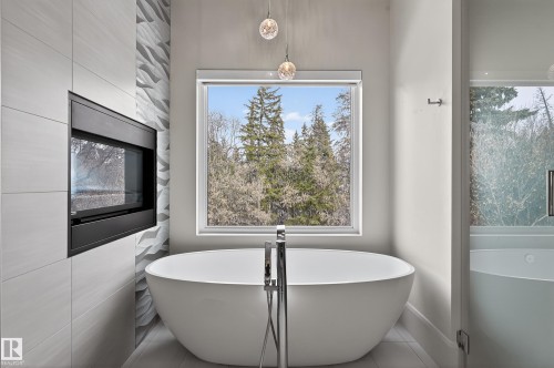 14374 Park Drive, Edmonton, AB - Indoor Photo Showing Bathroom