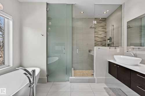 14374 Park Drive, Edmonton, AB - Indoor Photo Showing Bathroom