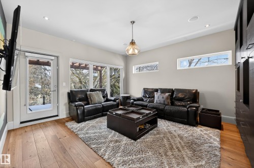 14374 Park Drive, Edmonton, AB - Indoor Photo Showing Living Room