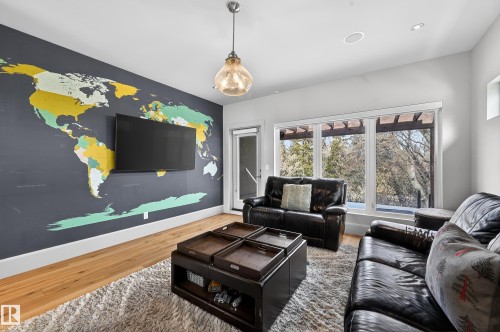 14374 Park Drive, Edmonton, AB - Indoor Photo Showing Living Room