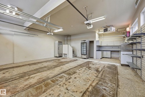 14374 Park Drive, Edmonton, AB - Indoor Photo Showing Garage