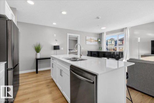 125 1506 Tamarack Boulevard, Edmonton, AB - Indoor Photo Showing Kitchen With Double Sink With Upgraded Kitchen