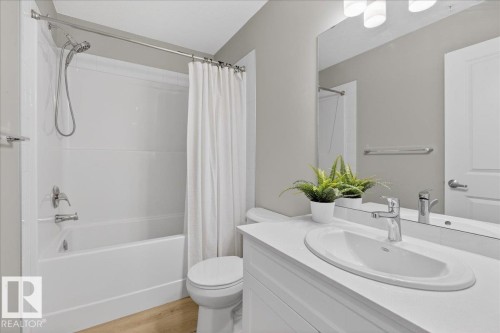 125 1506 Tamarack Boulevard, Edmonton, AB - Indoor Photo Showing Bathroom