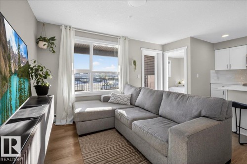125 1506 Tamarack Boulevard, Edmonton, AB - Indoor Photo Showing Living Room