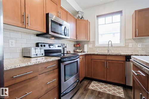 111 2035 Grantham Crest Nw, Edmonton, AB - Indoor Photo Showing Kitchen