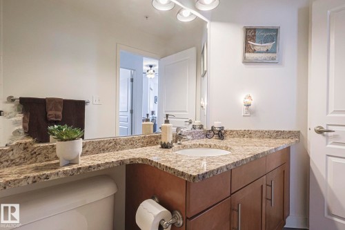 111 2035 Grantham Crest Nw, Edmonton, AB - Indoor Photo Showing Bathroom