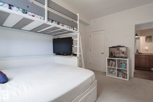 111 2035 Grantham Crest Nw, Edmonton, AB - Indoor Photo Showing Bedroom