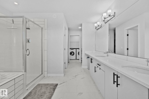 15816 29 Avenue, Edmonton, AB - Indoor Photo Showing Bathroom