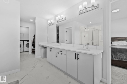 15816 29 Avenue, Edmonton, AB - Indoor Photo Showing Bathroom