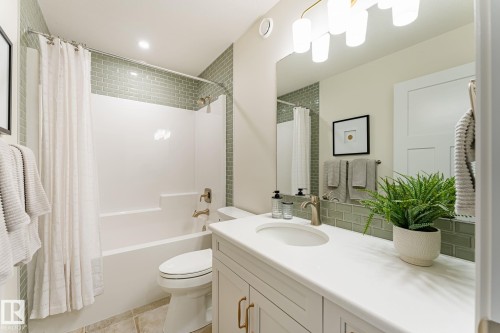 18 Emerald Way, Spruce Grove, AB - Indoor Photo Showing Bathroom