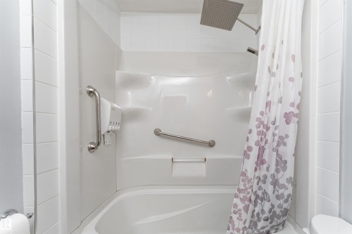 3505 42 Street, Leduc, AB - Indoor Photo Showing Bathroom