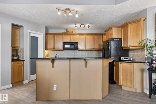 1703 9020 Jasper Avenue, Edmonton, AB - Indoor Photo Showing Kitchen