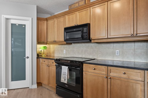 1703 9020 Jasper Avenue, Edmonton, AB - Indoor Photo Showing Kitchen