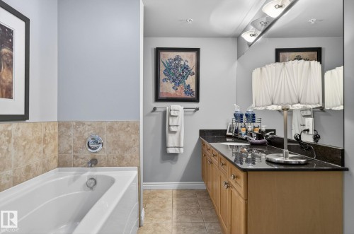 1703 9020 Jasper Avenue, Edmonton, AB - Indoor Photo Showing Bathroom