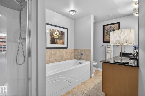 1703 9020 Jasper Avenue, Edmonton, AB - Indoor Photo Showing Bathroom