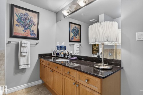 1703 9020 Jasper Avenue, Edmonton, AB - Indoor Photo Showing Bathroom