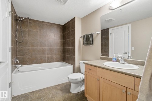 208 278 Suder Greens Drive Nw, Edmonton, AB - Indoor Photo Showing Bathroom