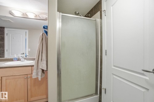 208 278 Suder Greens Drive Nw, Edmonton, AB - Indoor Photo Showing Bathroom