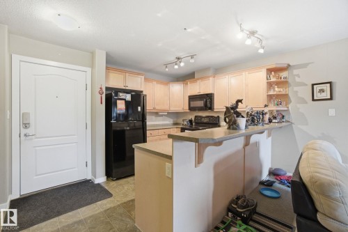 208 278 Suder Greens Drive Nw, Edmonton, AB - Indoor Photo Showing Kitchen