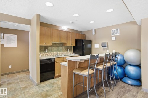 208 278 Suder Greens Drive Nw, Edmonton, AB - Indoor Photo Showing Kitchen