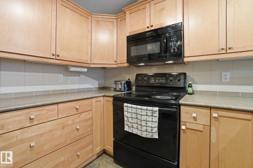 208 278 Suder Greens Drive Nw, Edmonton, AB - Indoor Photo Showing Kitchen
