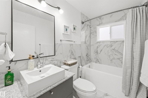 3429 120 Avenue, Edmonton, AB - Indoor Photo Showing Bathroom