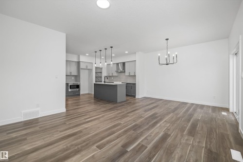 8724 183 Avenue, Edmonton, AB - Indoor Photo Showing Kitchen