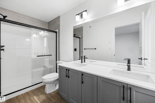 8724 183 Avenue, Edmonton, AB - Indoor Photo Showing Bathroom