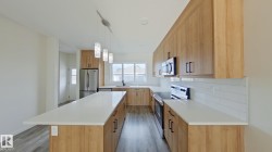 Main 5715 Hawthorn Common  Edmonton, AB T6X 2L5