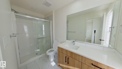 Main 5715 Hawthorn Common, Edmonton, AB - Indoor Photo Showing Bathroom