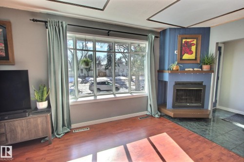 4422 116 Avenue, Edmonton, AB - Indoor With Fireplace