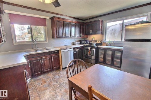 4422 116 Avenue, Edmonton, AB - Indoor Photo Showing Kitchen With Double Sink