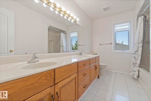 3676 30 Street, Edmonton, AB - Indoor Photo Showing Bathroom