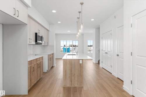 1016 14 Avenue, Edmonton, AB - Indoor Photo Showing Kitchen