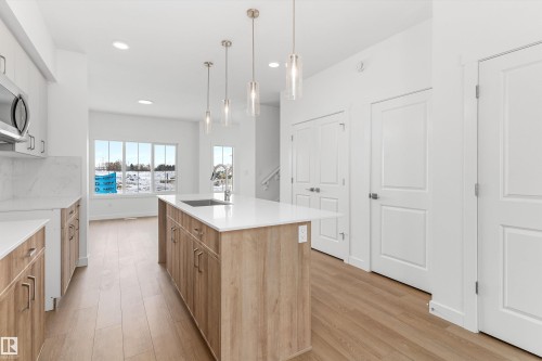 1016 14 Avenue, Edmonton, AB - Indoor Photo Showing Kitchen