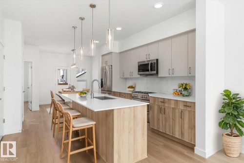 1016 14 Avenue, Edmonton, AB - Indoor Photo Showing Kitchen With Upgraded Kitchen