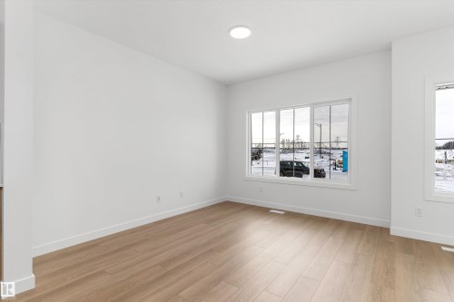 1016 14 Avenue, Edmonton, AB - Indoor Photo Showing Other Room