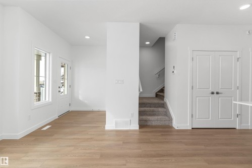 1016 14 Avenue, Edmonton, AB - Indoor Photo Showing Other Room