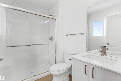 1016 14 Avenue, Edmonton, AB - Indoor Photo Showing Bathroom