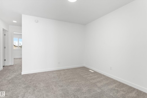 1016 14 Avenue, Edmonton, AB - Indoor Photo Showing Other Room