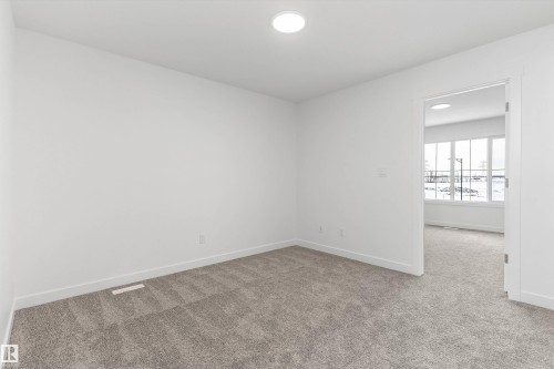 1016 14 Avenue, Edmonton, AB - Indoor Photo Showing Other Room